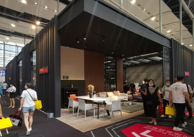 該如何設(shè)計(jì)搭建大型展臺(tái)？